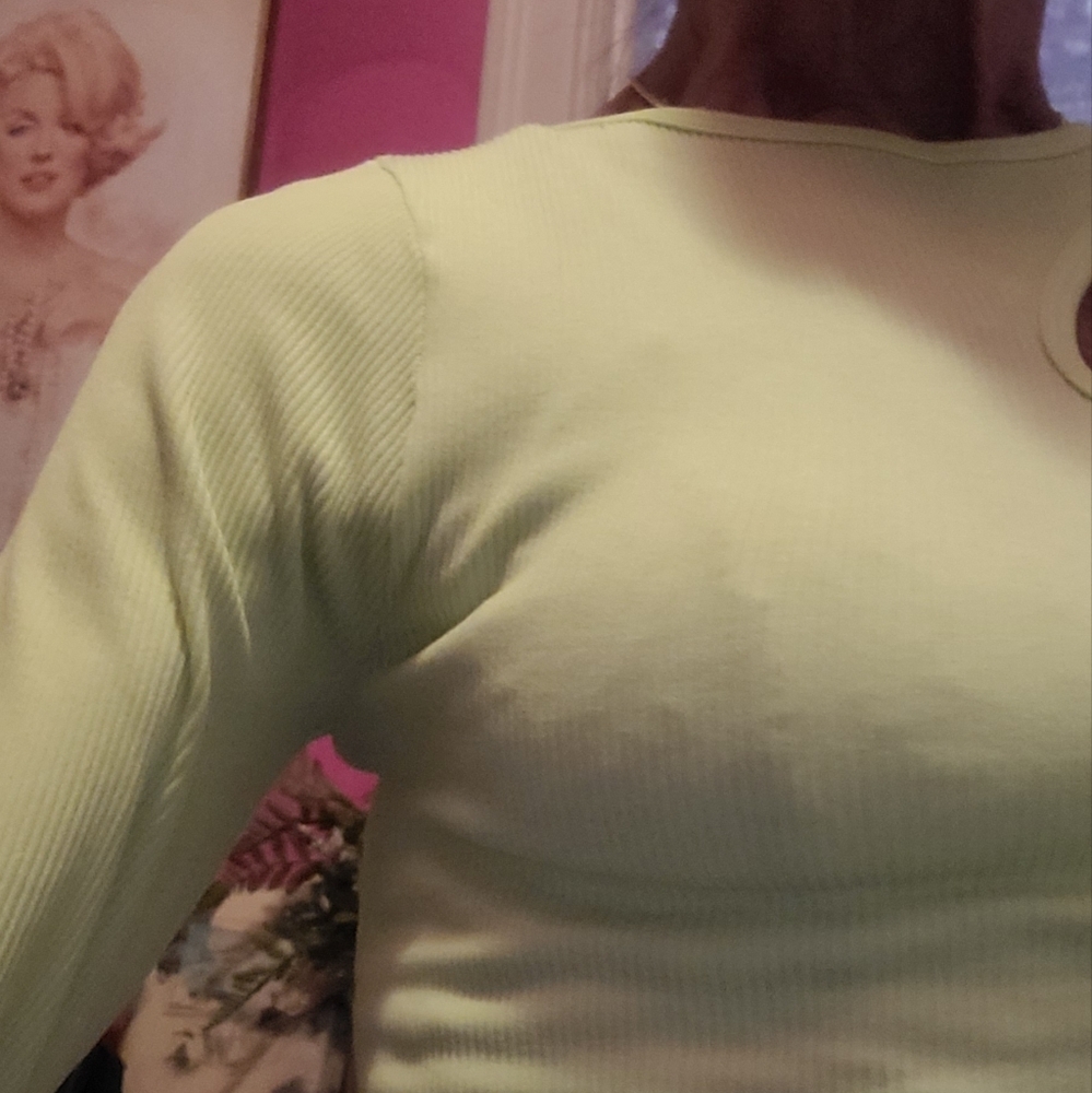 NWOT AURO WORKOUT CROPPED TOP LIME GREEN XXS hp🔥🔥🔥🔥 - Picture 3 of 8